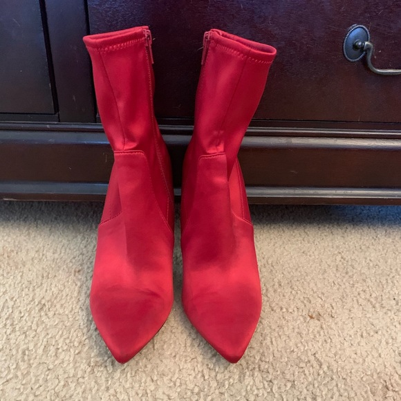 ALDO red shiny boots. 9. - Picture 2 of 6